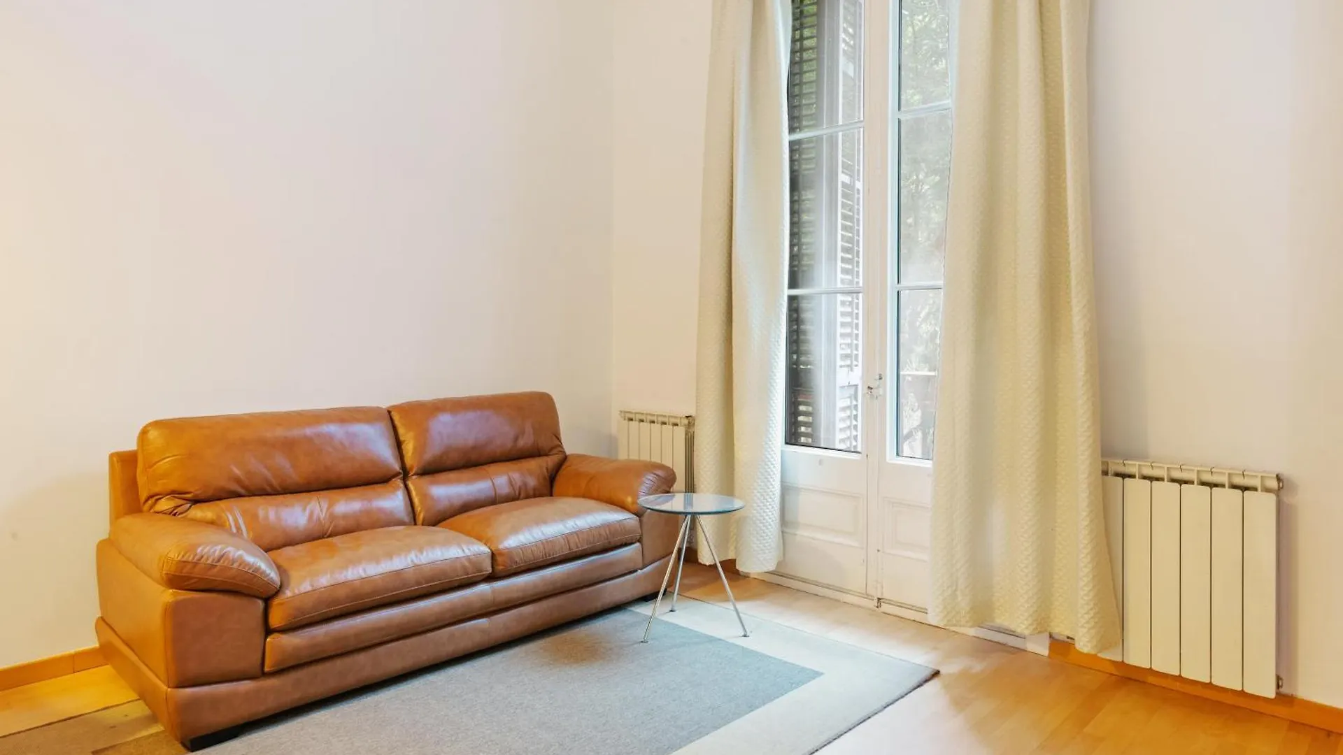 Apartament Quiet, Vibrant 2 Bedroom In Pedestrian Eixample Barcelona Hiszpania