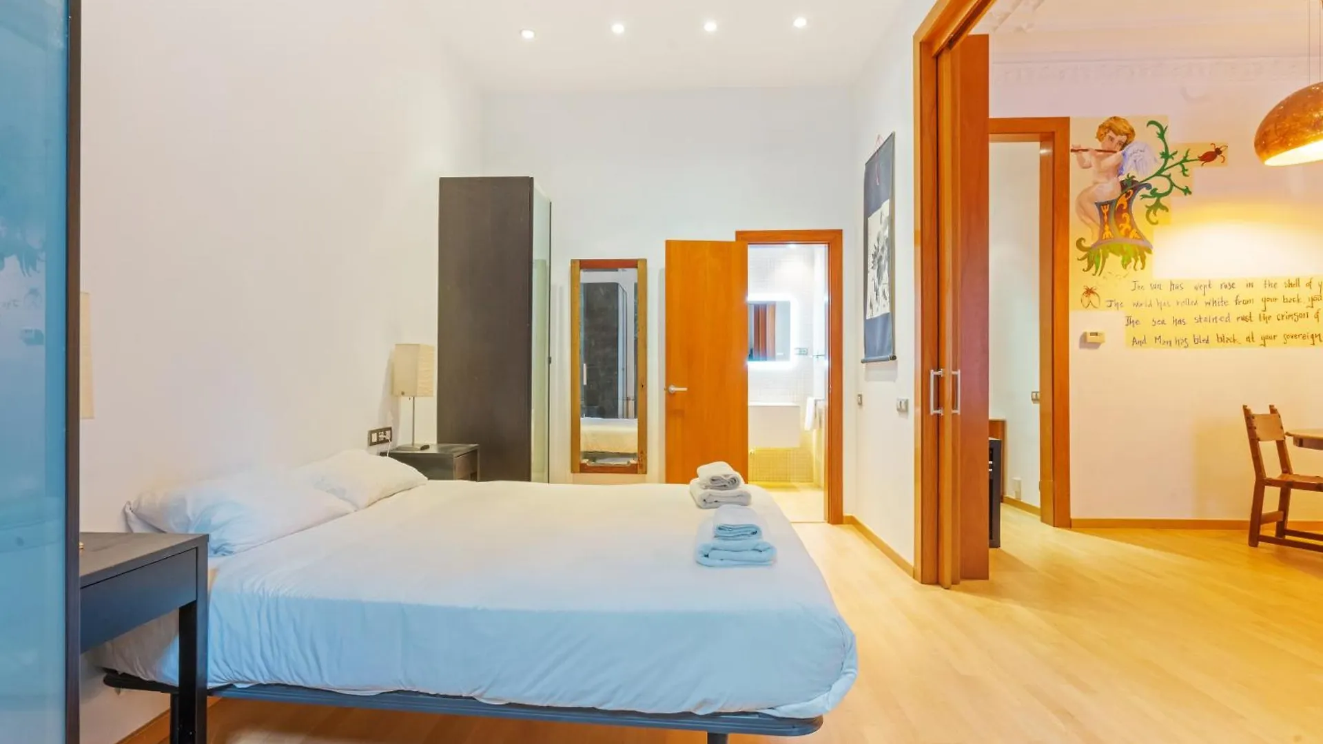 Apartment Quiet, Vibrant 2 Bedroom In Pedestrian Eixample Barcelona