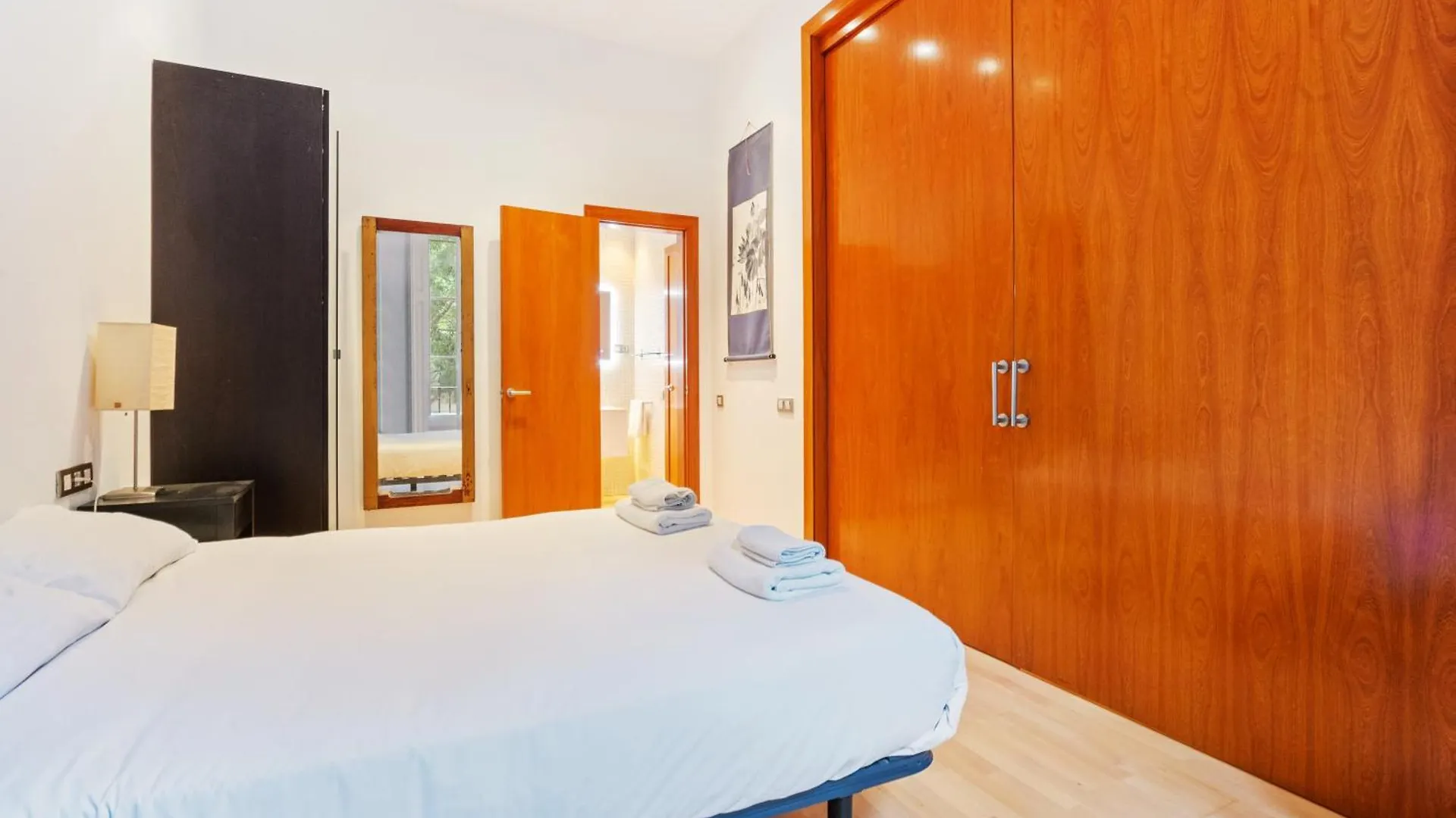 Quiet, Vibrant 2 Bedroom In Pedestrian Eixample Barcelona Spain