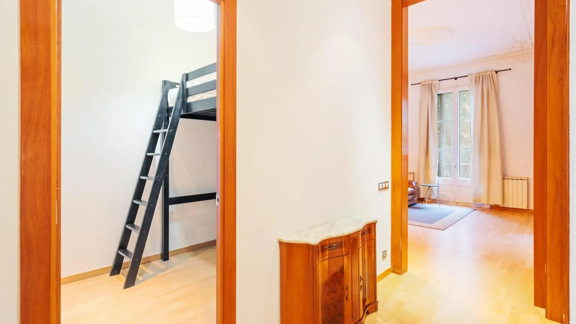 Quiet, Vibrant 2 Bedroom In Pedestrian Eixample Barcelona 0*,