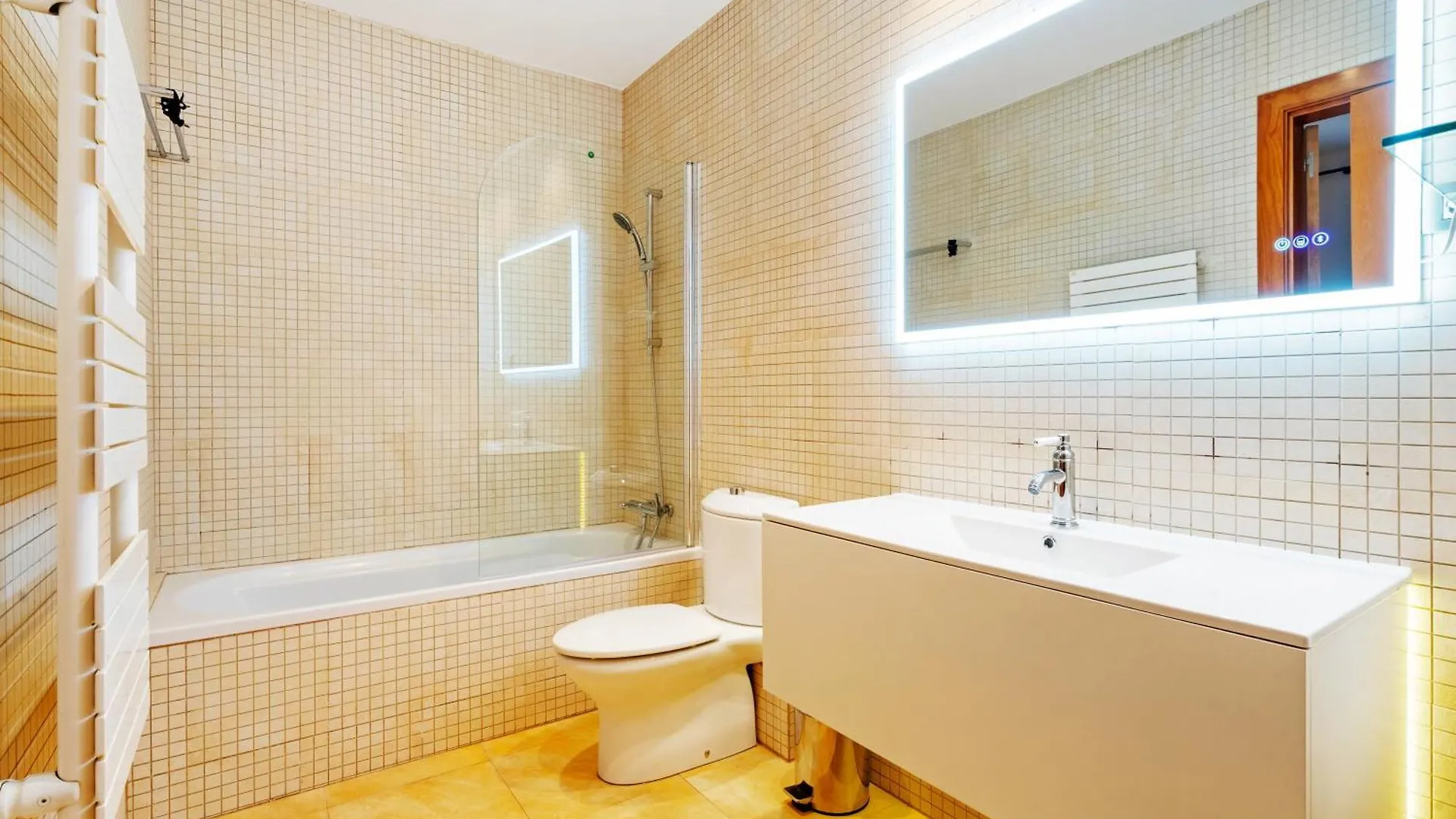 Quiet, Vibrant 2 Bedroom In Pedestrian Eixample Barcelona