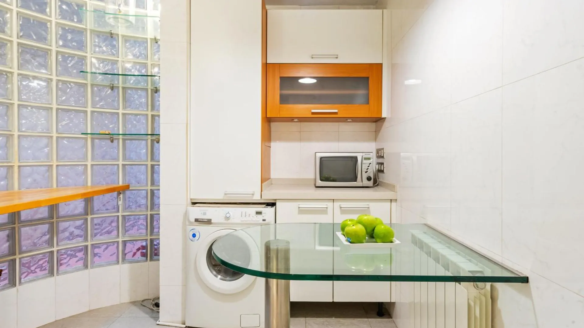 Apartment Quiet, Vibrant 2 Bedroom In Pedestrian Eixample Barcelona