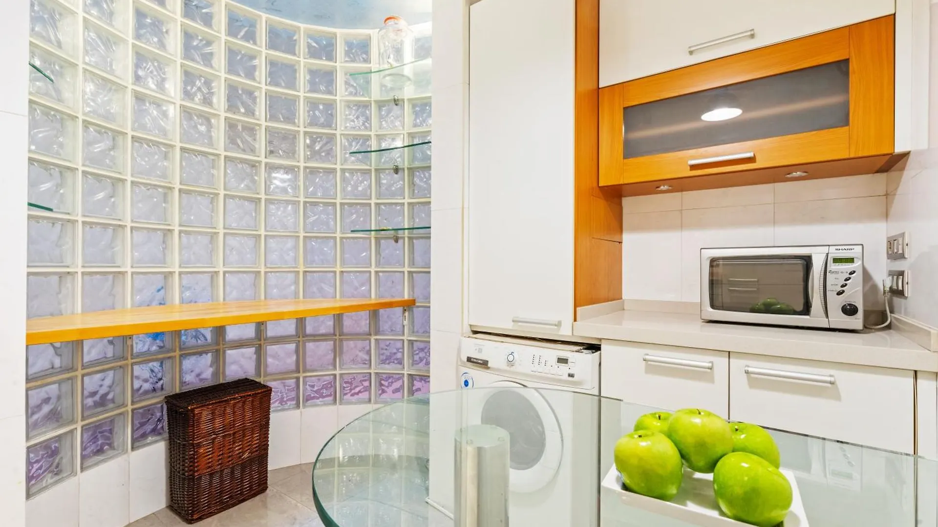 Quiet, Vibrant 2 Bedroom In Pedestrian Eixample Barcelona Apartment