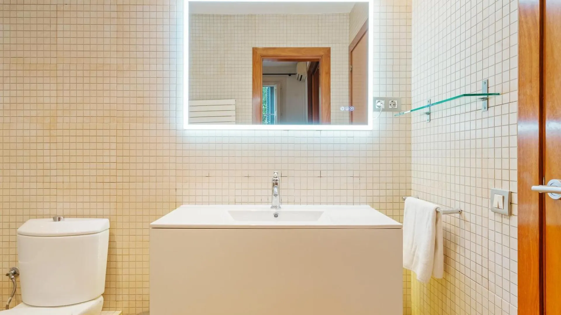 Apartment Quiet, Vibrant 2 Bedroom In Pedestrian Eixample Barcelona